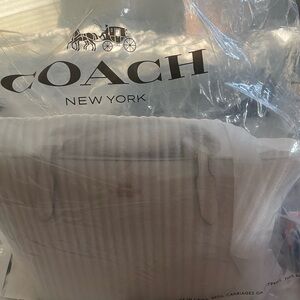 Coach Chalk Xgrain Zip Tote